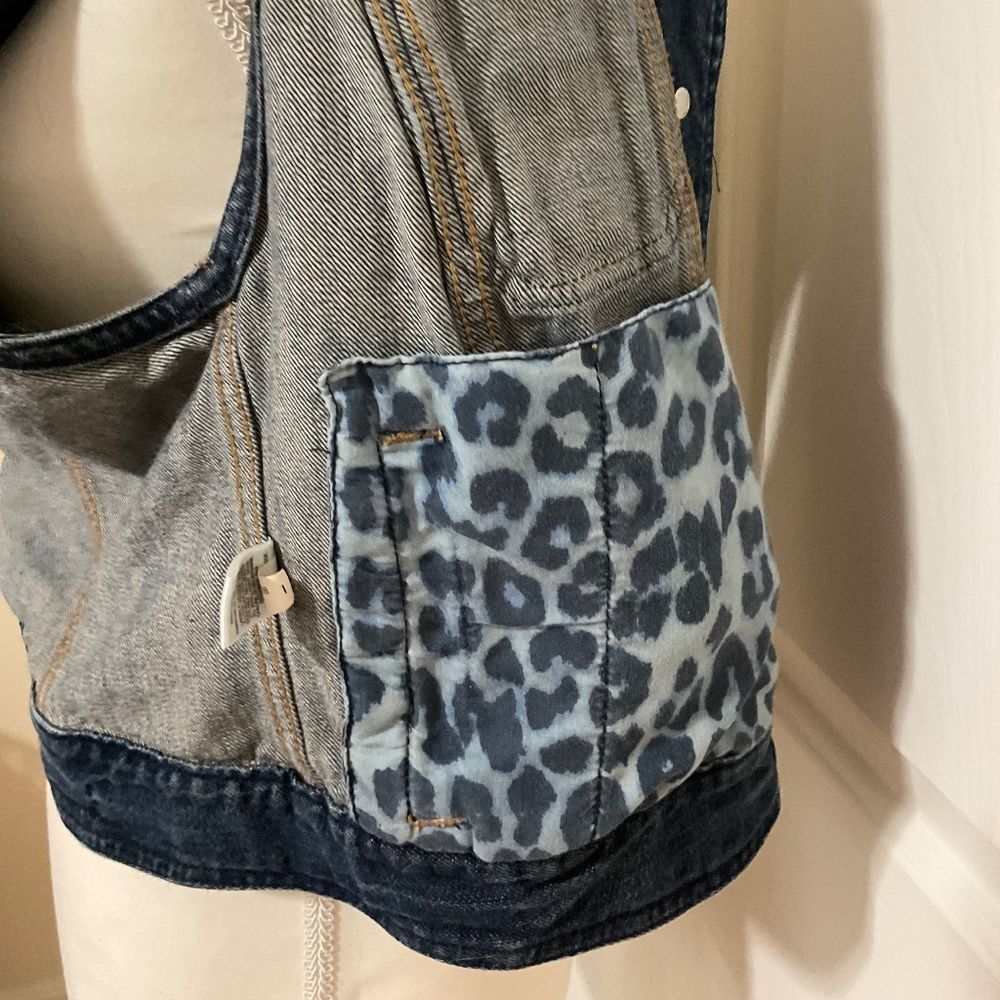 Express denim vest button front sleeveless jacket, size women’s M - Picture 7 of 8